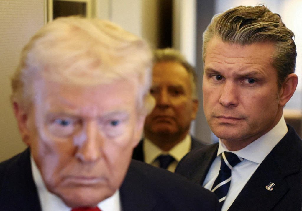 Americk&yacute; prezident Donald Trump a minister obrany USA Pete Hegseth. FOTO: REUTERS