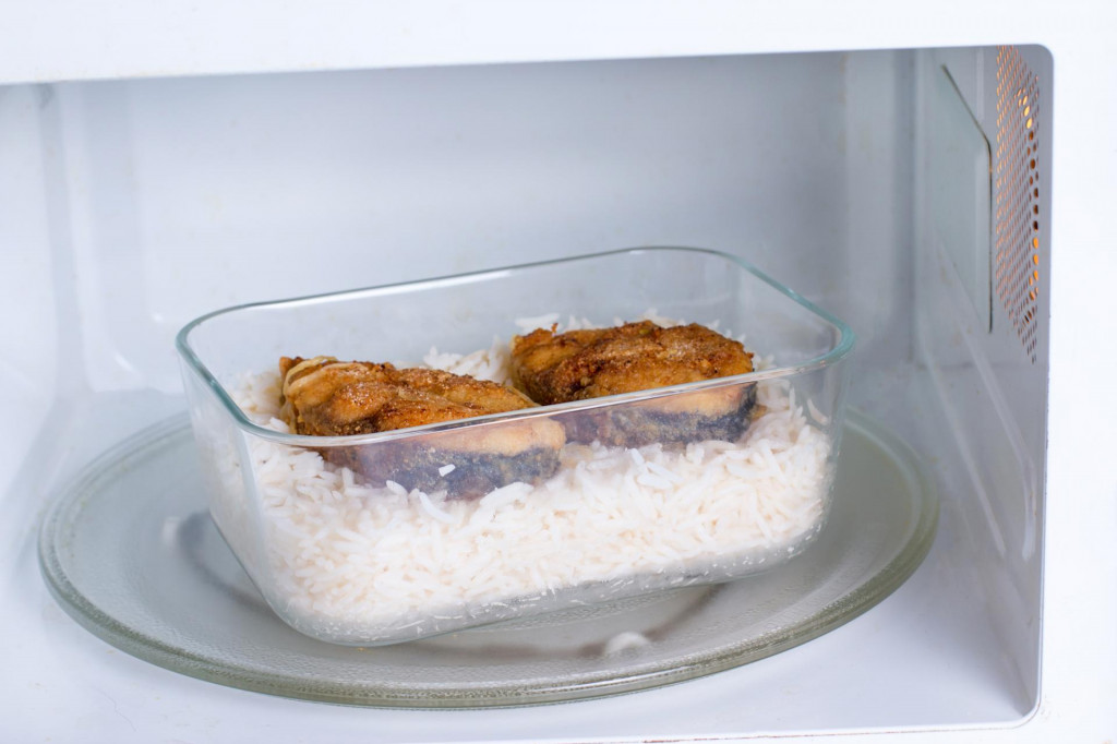 Niektor&eacute; jedl&aacute; by sa ohrievať nemali. FOTO: Dreamstime