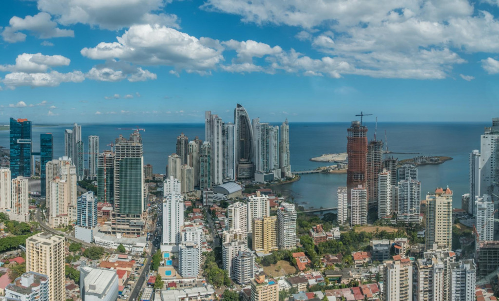 Panor&aacute;ma Panama City s ikonick&yacute;mi vežami F&F Tower a JW Marriott. FOTO: Dreamstime