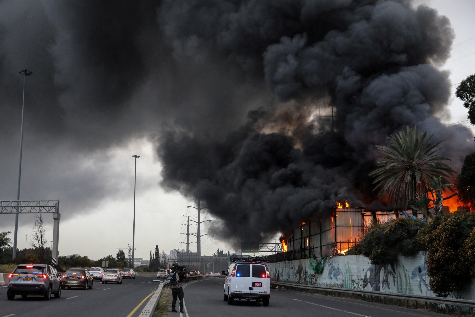 Trhy za dva t&yacute;ždne zažili peklo. Vojna proti Ir&aacute;nu m&aacute; &scaron;tyroch hlavn&yacute;ch v&iacute;ťazov aj porazen&yacute;ch (prehľad HN)