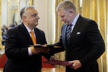 Maďarsk&yacute; premi&eacute;r Viktor Orb&aacute;n a slovensk&yacute; premi&eacute;r Robert Fico (Smer-SD). FOTO: TASR/Martin Baumann