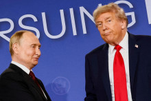 Vladimir Putin a Donald Trump spolu telefonovali o situ&aacute;cii na Ukrajine aj v Ir&aacute;ne. FOTO: Reuters