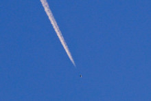 Libanonsk&eacute; &scaron;t&aacute;tne m&eacute;di&aacute; z&aacute;roveň v piatok informovali, že dron zasiahol obytn&yacute; dom v &scaron;tvrti Burdž Hamm&uacute;d na severnom okraji libanonsk&eacute;ho hlavn&eacute;ho mesta Bejr&uacute;t. FOTO: REUTERS