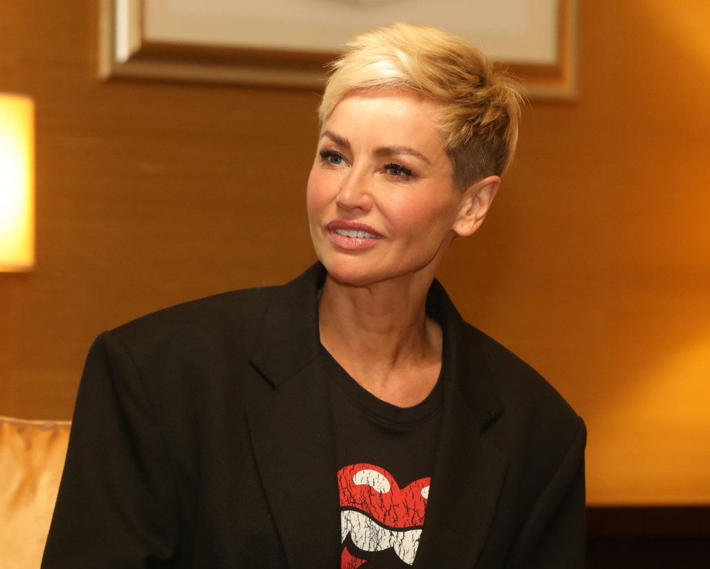 Adriana Sklenař&iacute;kov&aacute; svoj&iacute;m &scaron;t&yacute;lom neprest&aacute;va prekvapovať.