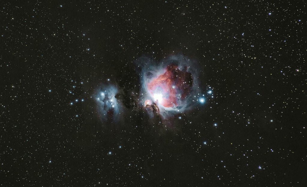 Messierove objekty zahŕňaj&uacute; galaxie, hviezdokopy či hmloviny.