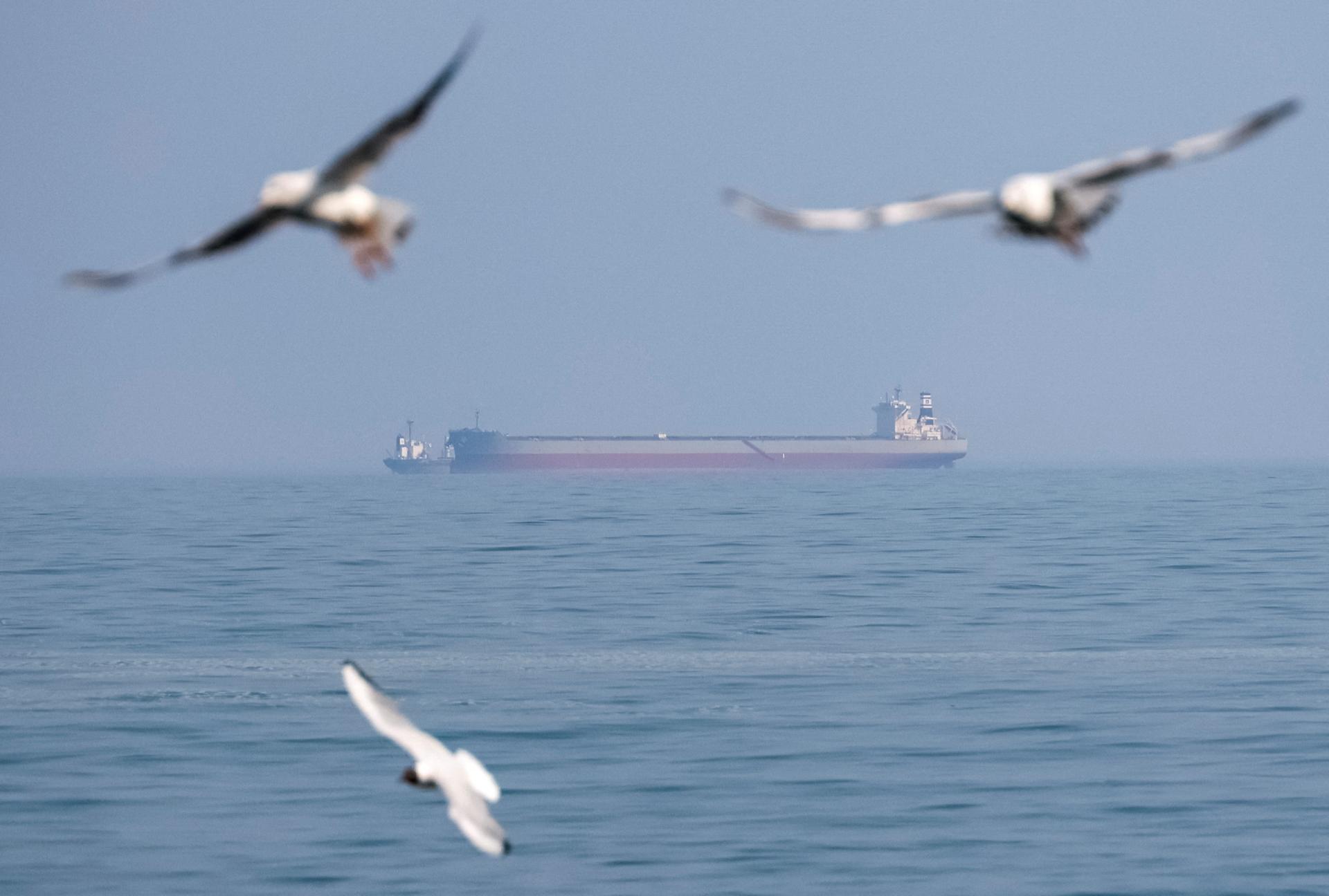 Ukrajinská tajná služba hlási poškodenie dvoch ruských lodí v čiernomorskom prístave