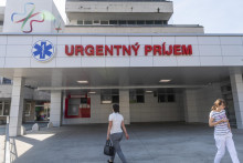 Nemožnosť pozrieť do elektronick&eacute;ho z&aacute;znamu pacientov komplikuje pr&aacute;cu na urgentn&yacute;ch pr&iacute;jmoch. FOTO:TASR/J. Nov&aacute;k
