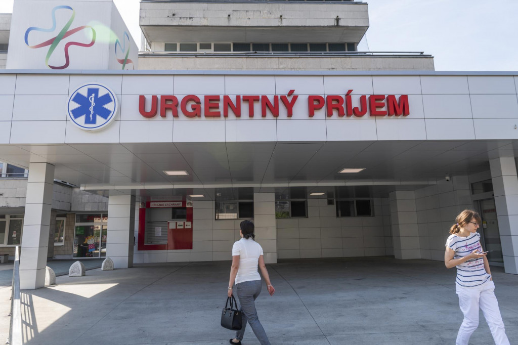 Nemožnosť pozrieť do elektronick&eacute;ho z&aacute;znamu pacientov komplikuje pr&aacute;cu na urgentn&yacute;ch pr&iacute;jmoch. FOTO:TASR/J. Nov&aacute;k
