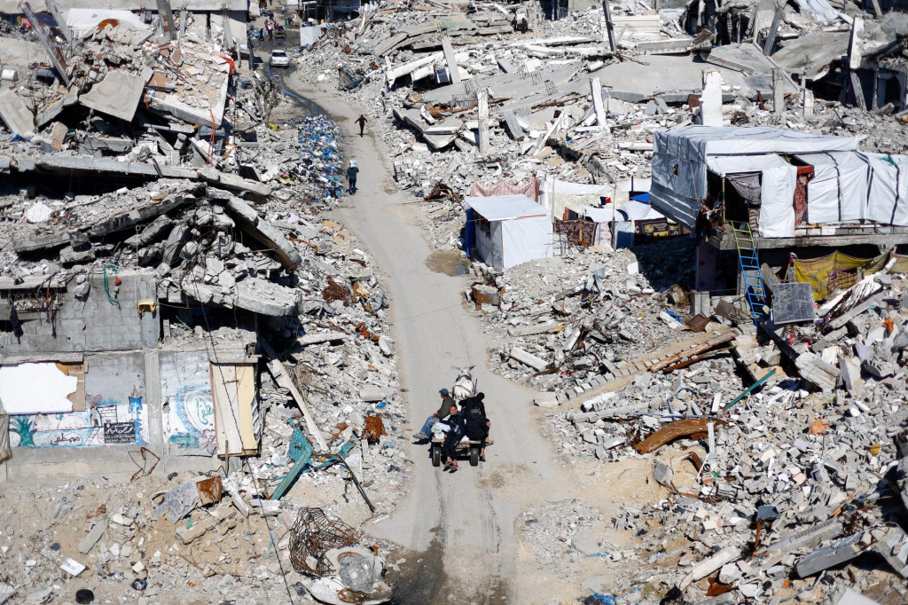 Zničen&eacute; P&aacute;smo Gazy. FOTO: Reuters