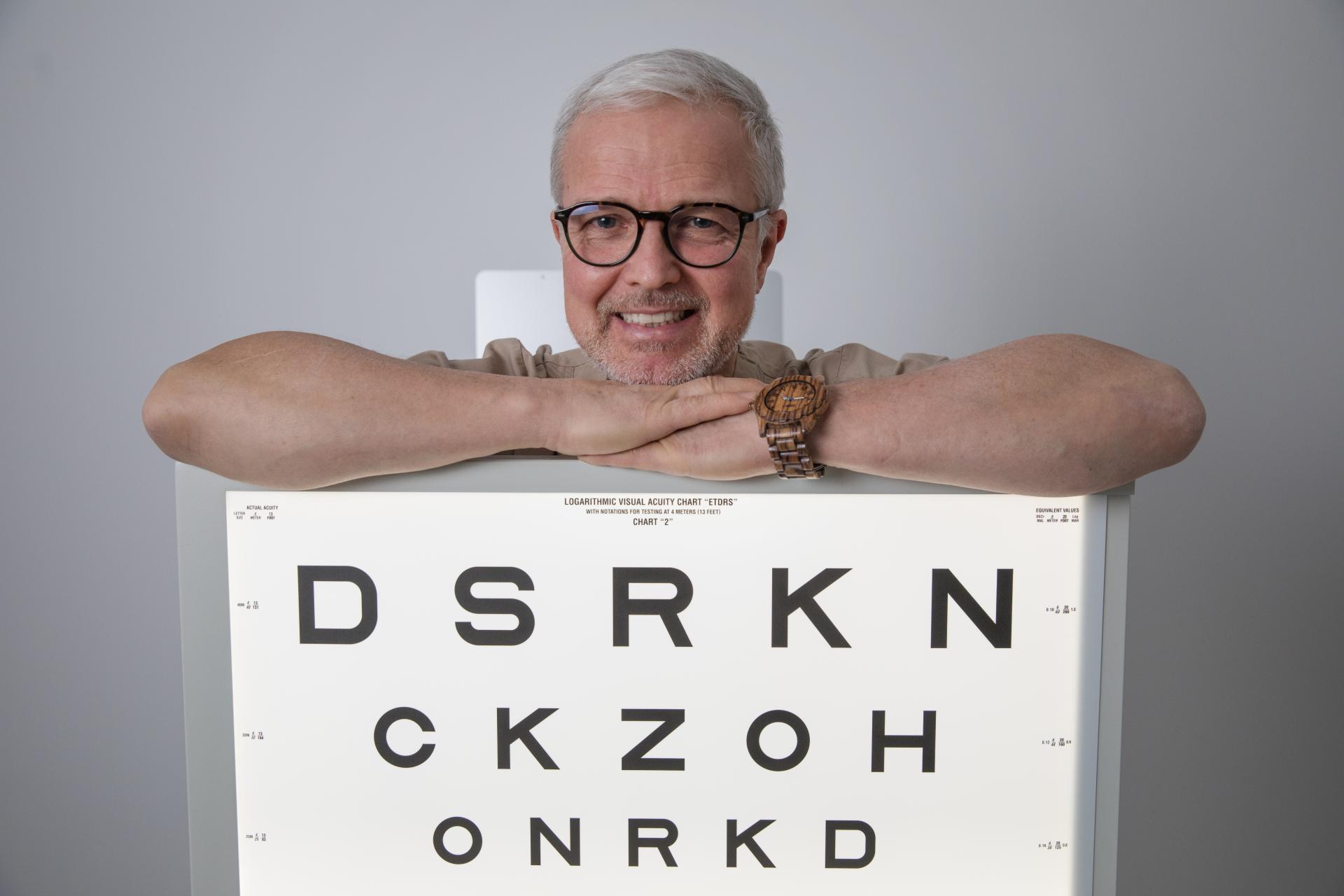 Z očí sa dá posúdiť, v akom stave je telo, hovorí očný chirurg