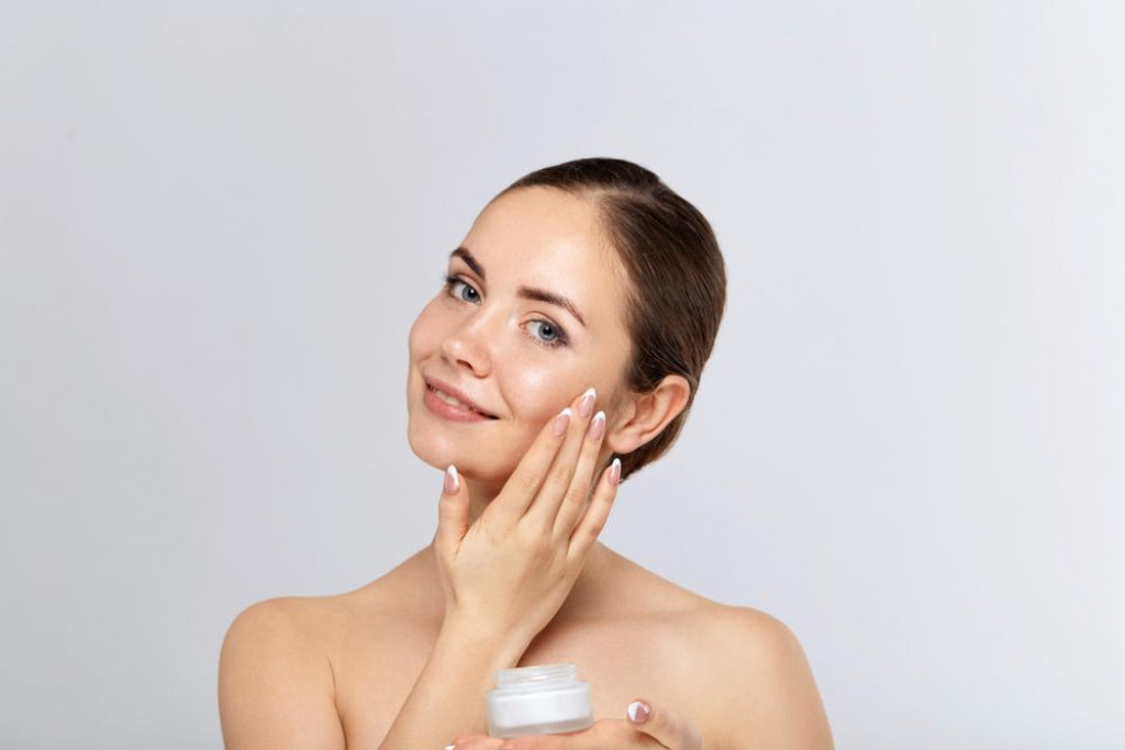 Zmeňte nejednotn&yacute; t&oacute;n pleti raz a navždy.