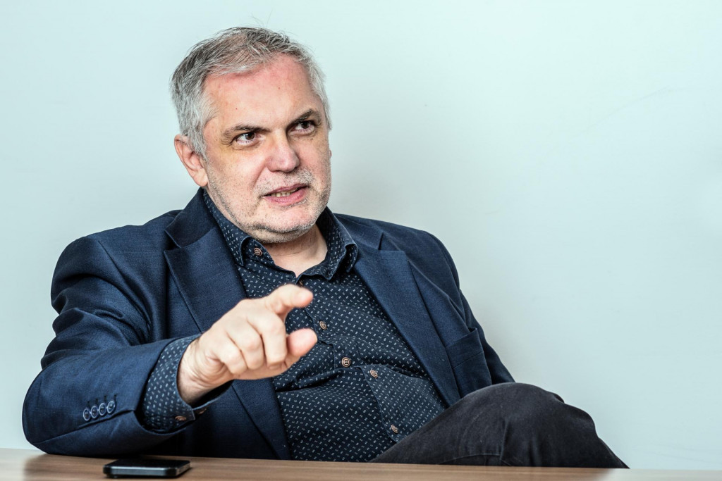 Keď niečo kritizujeme, nejdeme t&yacute;m proti koal&iacute;cii, ale za ňu, hovor&iacute; Roman Michelko, predseda poslaneck&eacute;ho klubu SNS. FOTO: HN/Miroslava Spodniakov&aacute;