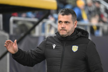 Tr&eacute;ner Dunajskej Stredy Branislav Fodrek počas z&aacute;pasu &scaron;tvrťfin&aacute;le Slovnaft Cupu. FOTO: TASR/F. Iv&aacute;n