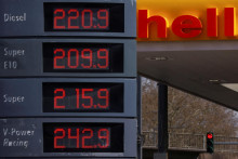 Ceny pal&iacute;v na pumpe v Nemecku.

FOTO: REUTERS