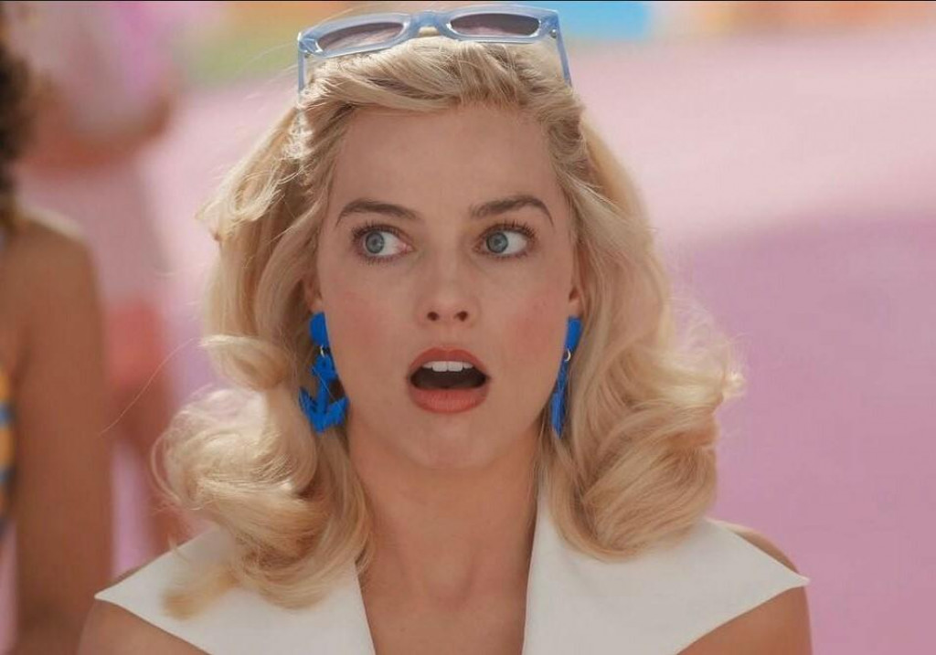 Ľudia s&uacute; zo vzhľadu Margot prekvapen&iacute;.