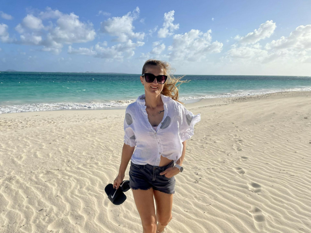 Dane? Tie sa tu platia prakticky zo v&scaron;etk&eacute;ho. Plat&iacute; sa za aut&aacute;, za nehnuteľnosti, zo mzdy, za dov&aacute;žan&yacute; tovar, hovor&iacute; o exotickom raji menom Anguilla Monika J&iacute;chov&aacute;. Žije tu už 10 rokov. FOTO: Monika J&iacute;chov&aacute;