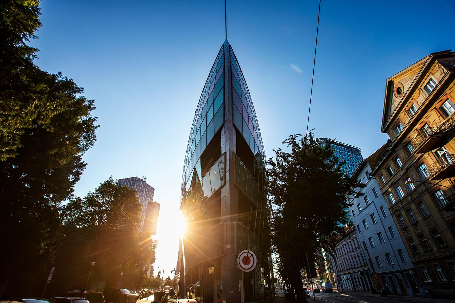 Investori v čase neistoty pres&uacute;vaj&uacute; kapit&aacute;l. Dom&aacute;ci spr&aacute;vca prekonal trojmiliardov&uacute; hranicu