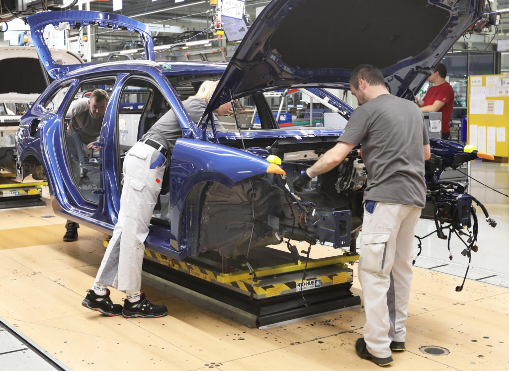 Trh pr&aacute;ce by mal v najbliž&scaron;&iacute;ch mesiacoch zachraňovať sektor automotive. FOTO: HN/Peter Mayer