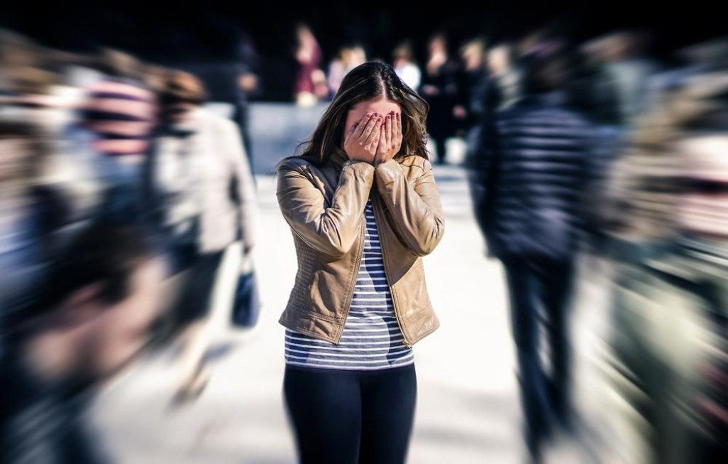Si introvert a des&iacute;&scaron; sa pr&aacute;ce?