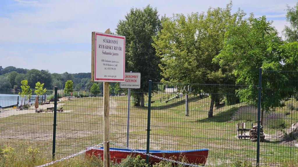 &Scaron;ulianske jazero vo Vojke nad Dunajom.

 FOTO: HN/Katar&iacute;na &Scaron;elestiakov&aacute;