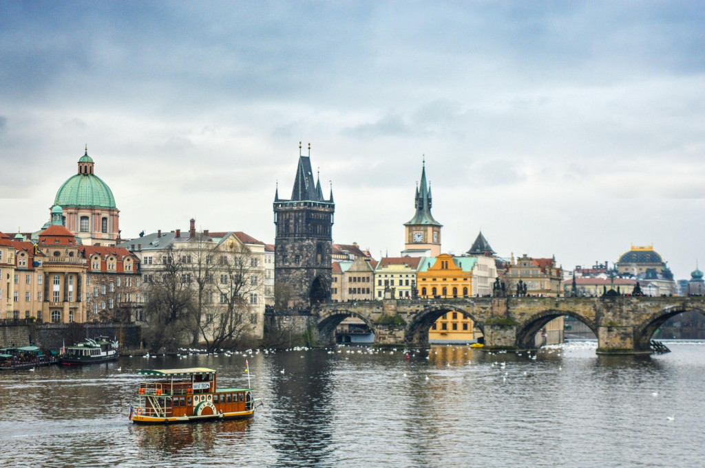 Medzi najromantickej&scaron;ie mest&aacute; patr&iacute; Praha.
