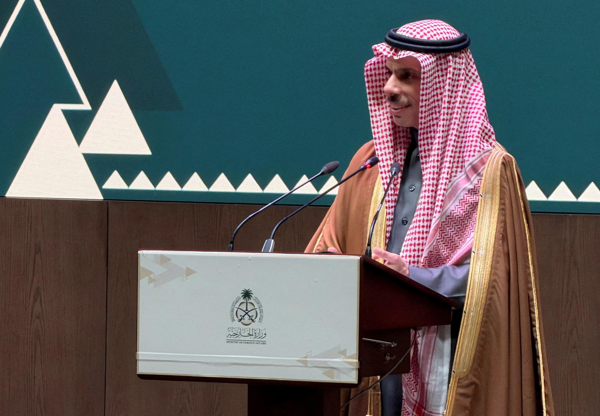 Saudská Arábia si vyhradzuje právo vojensky zasiahnuť proti Iránu, povedal minister