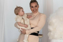 S dc&eacute;rou Ninou.