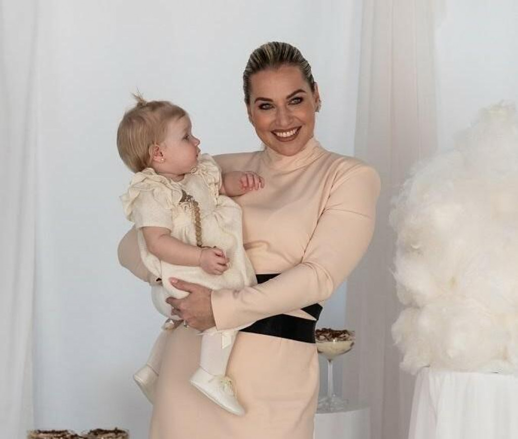 S dc&eacute;rou Ninou.