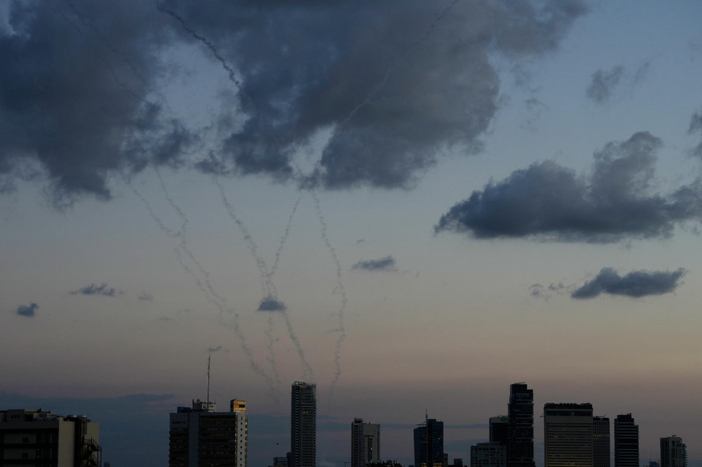 Stopy izraelsk&eacute;ho protivzdu&scaron;n&eacute;ho obrann&eacute;ho syst&eacute;mu. FOTO: TASR/AP