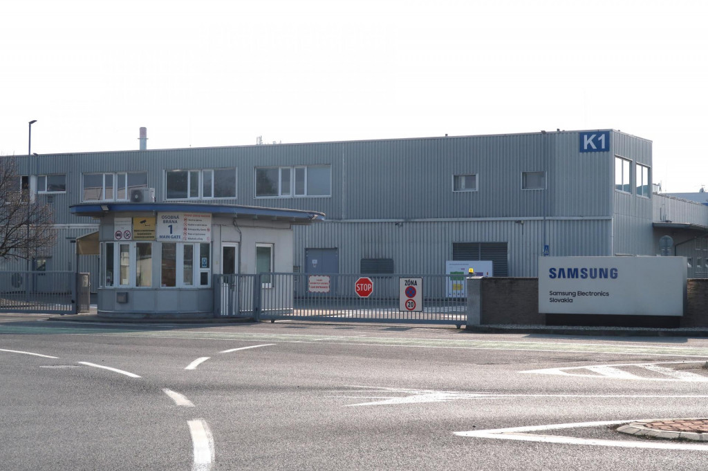 Vtsup do z&aacute;vodu spoločnosti Samsung Electronics Slovakia v Galante (2. marca 2026). FOTO: TASR/Ondrej Hercegh
