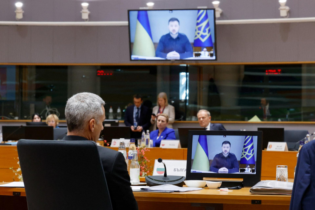 Ukrajinsk&yacute; prezident Volodymyr Zelenskyj sa k prezidentom a premi&eacute;rom kraj&iacute;n &uacute;nie prehovoril prostredn&iacute;ctvom videokonferencie.​ FOTO: Reuters