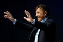 Cel&yacute; svet obehla mimoriadne smutn&aacute; spr&aacute;va.