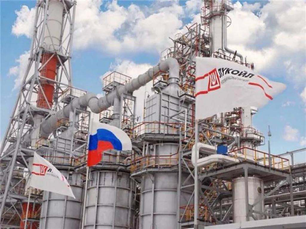 Rafin&eacute;ria Lukoil vo Volgograde. FOTO: nsenergybusiness.com
