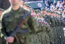 Vojaci Ozbrojen&yacute;ch s&iacute;l Slovenskej republiky. FOTO: TASR/Veronika Mihalikov&aacute;
