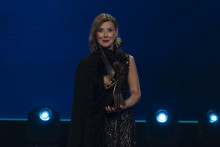 Na sn&iacute;mke ocenen&aacute; mimoriadnou cenou moder&aacute;torka, autorka a hl&aacute;sateľsk&aacute; legenda Alena Heribanov&aacute;.