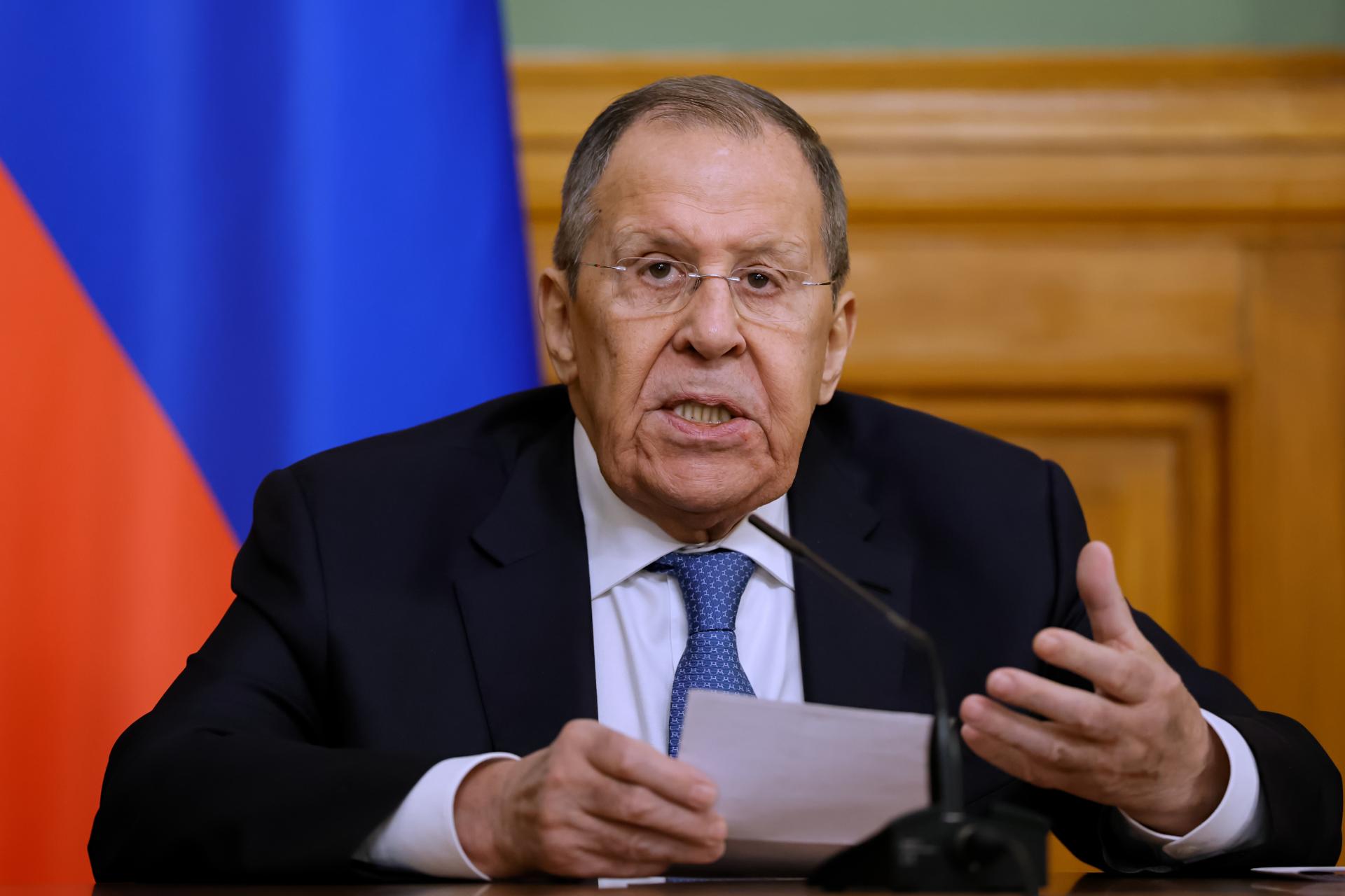 Lavrov na žiadosť Teheránu volal s Arákčím, vyzval na politické urovnanie vojny