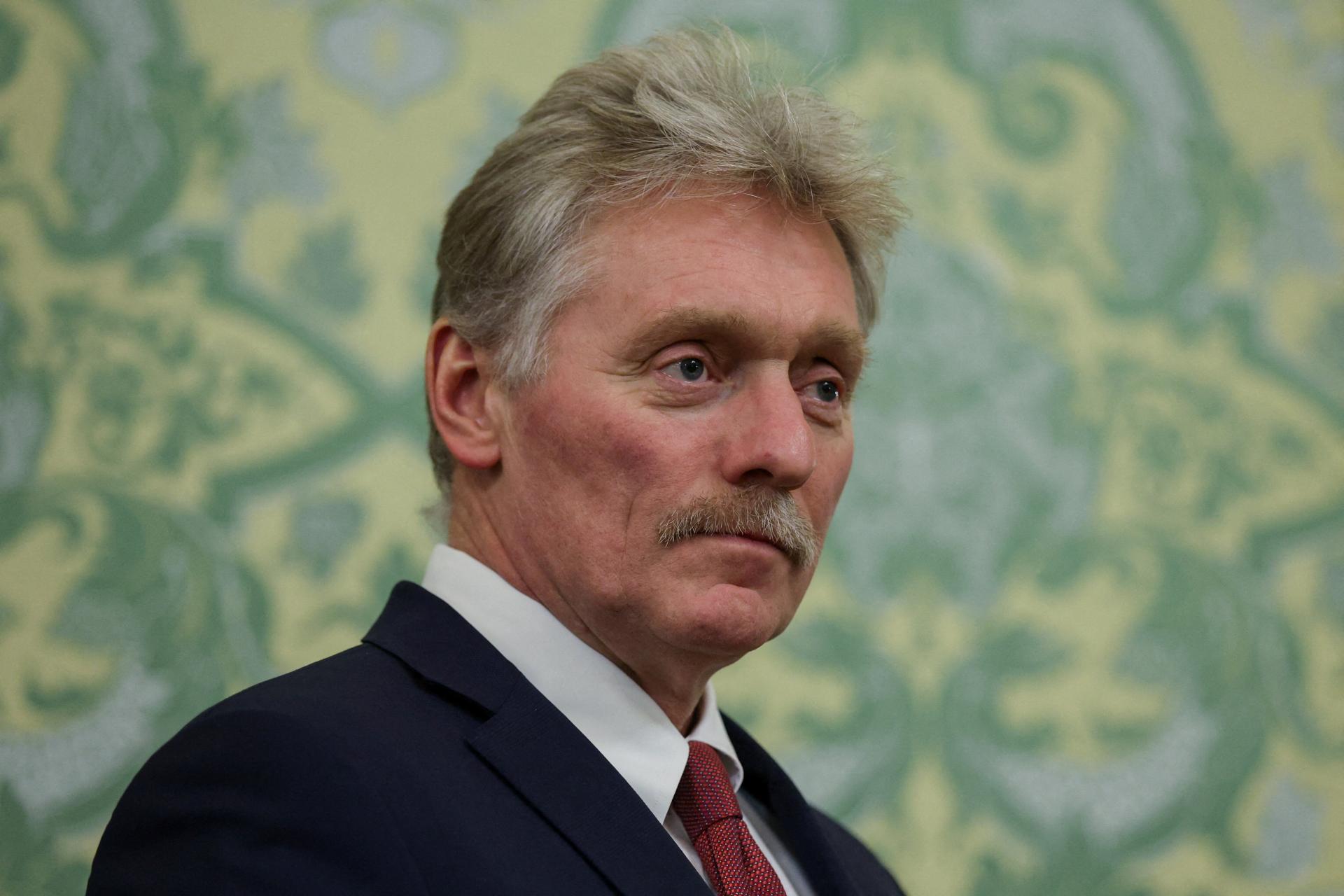 Rusko vyzýva na politické a diplomatické riešenie vojny v Iráne. Situácia je katastrofálna, vraví Peskov