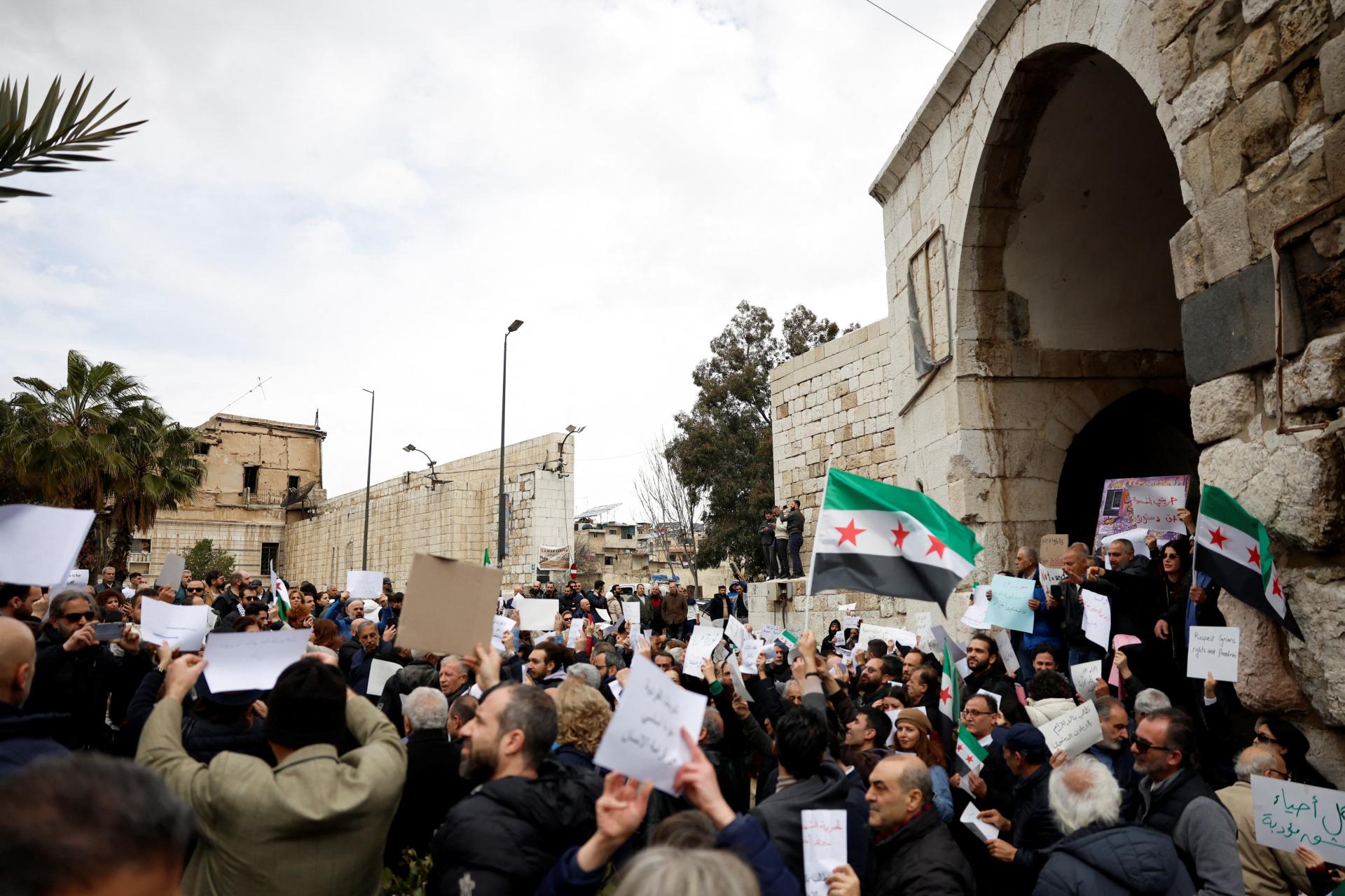 Iracké proiránske milície zaútočili na vojenskú základňu v Sýrii