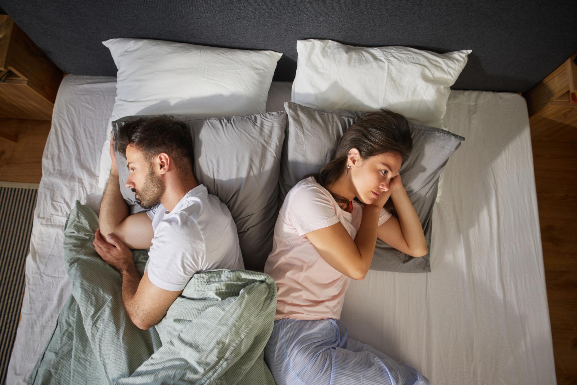 Oddelené spálne, lepší vzťah? Kedy to naozaj môže zachrániť partnerstvo