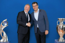 Z ľavej strany: Guy Laurent Epstein, Marketingovy riaditeľ UEFA a Jens Thiemer, Chief Customer Officer Lidl International.