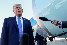 Frustr&aacute;ciu na trhoch zvy&scaron;uj&uacute; zav&aacute;dzaj&uacute;ce vyjadrenia americk&eacute;ho prezidenta Donalda Trumpa. FOTO: Reuters