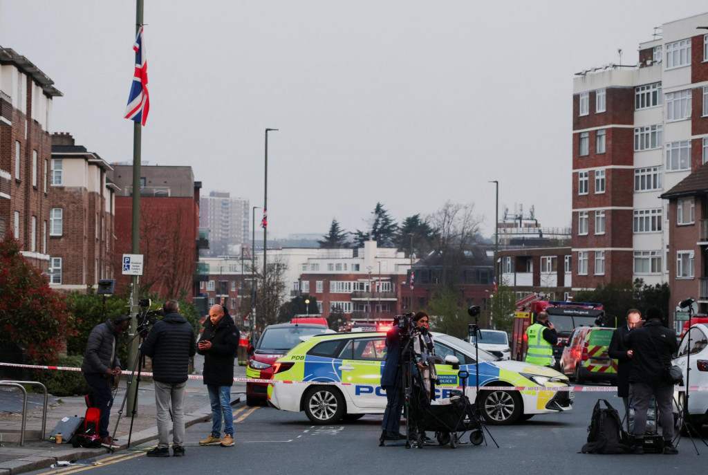 Britsk&yacute; denn&iacute;k The Guardian uviedol, že k podpaľačsk&eacute;mu &uacute;toku do&scaron;lo v lond&yacute;nskej &scaron;tvrti Golders Green a na hasen&iacute; sa podieľalo dovedna &scaron;esť hasičsk&yacute;ch vozidiel a 40 členov person&aacute;lu. FOTO: REUTERS
