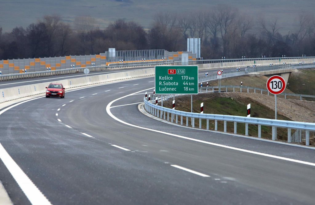 Dokument sa v jednej časti venuje &uacute;plne in&eacute;mu &uacute;seku autostr&aacute;dy. ILUSTRAČN&Eacute; FOTO: TASR/J. Kro&scaron;l&aacute;k