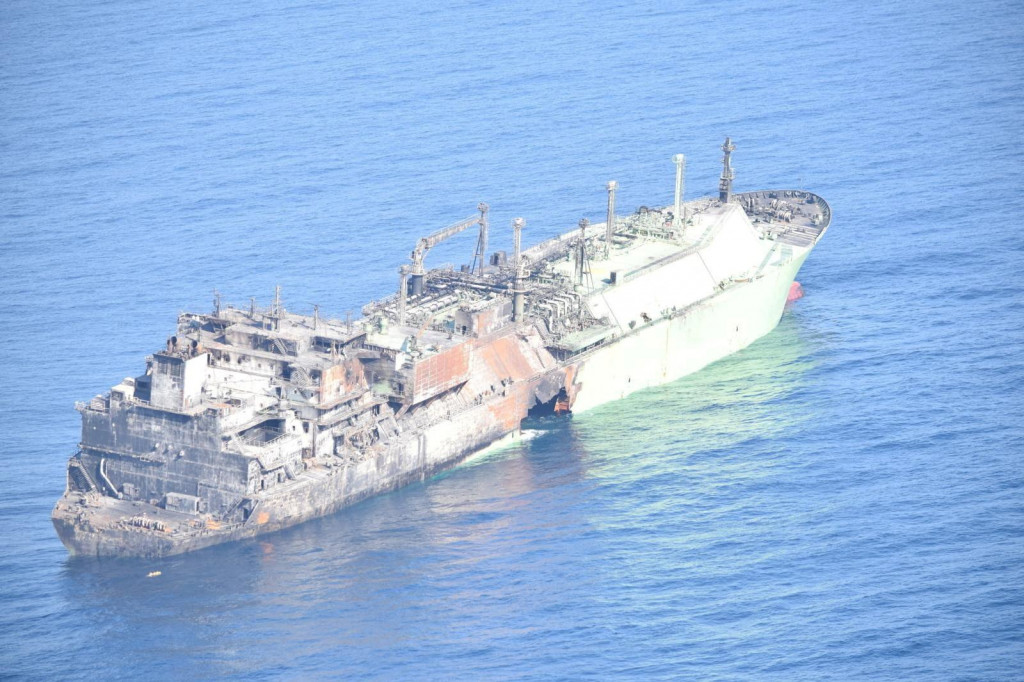 Po&scaron;koden&yacute; rusk&yacute; tanker. FOTO: Reuters