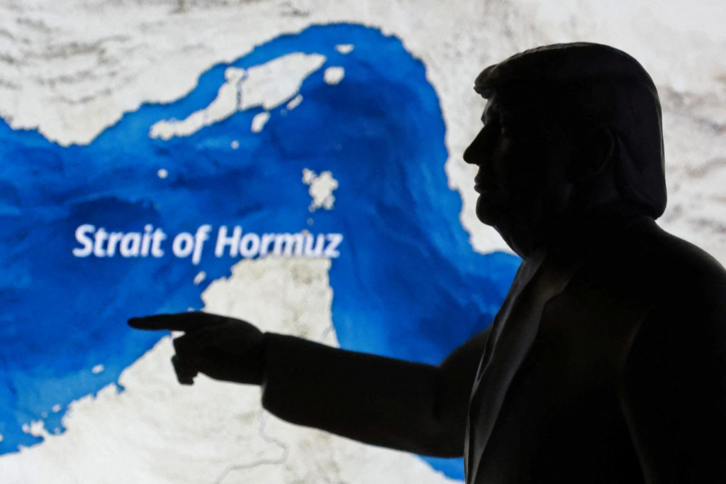 Situ&aacute;cia okolo vojny proti Ir&aacute;nu, ktor&uacute; ved&uacute; USA a Izrael, prerast&aacute; do ropn&eacute;ho &scaron;oku. Svetu ch&yacute;ba ropa prepravuj&uacute;ca sa cez Hormuzsk&uacute; &uacute;žinu.

FOTO: REUTERS