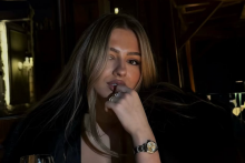 Lola Rolis osl&aacute;vila osemn&aacute;sť rokov.