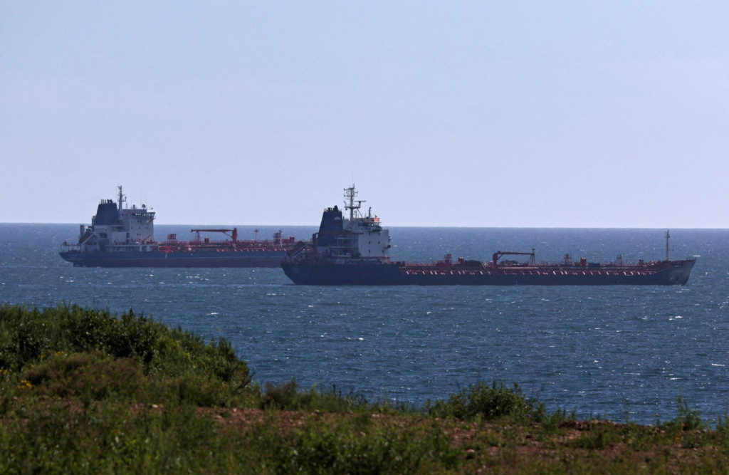 Ropn&eacute; tankery sa plavia neďaleko pr&iacute;stavn&eacute;ho mesta Nachodka v Rusku. FOTO: Reuters