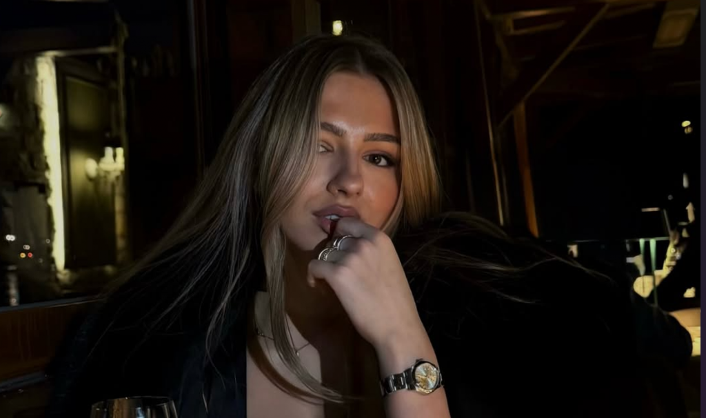 Lola Rolis osl&aacute;vila osemn&aacute;sť rokov.