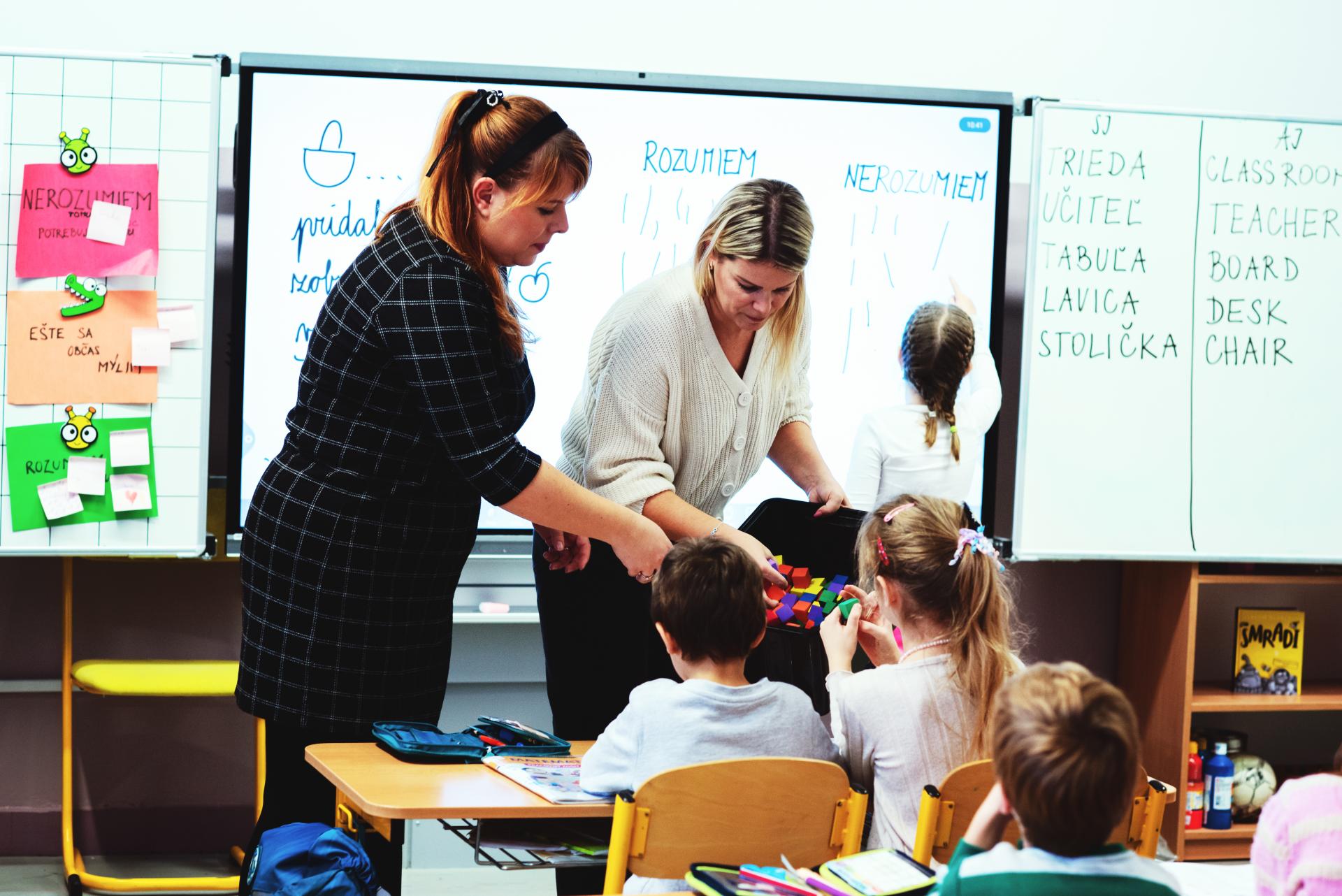 Učiteľom sa črtá nová možnosť, ako zarobiť viac. Pri maximálnom príplatku môžu dostať navyše 748 eur mesačne