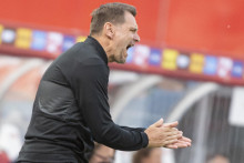 Tr&eacute;ner &Scaron;tefan Tarkovič počas z&aacute;pasu Slovenska proti Rak&uacute;sku v roku 2020. FOTO: TASR/M. Baumann